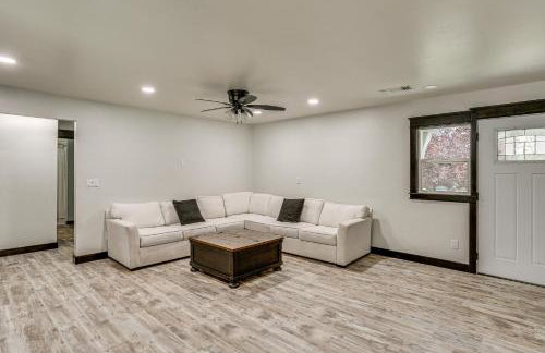 Backyard Oasis with Hot Tub and Views Weaverville Gem - Foto 5