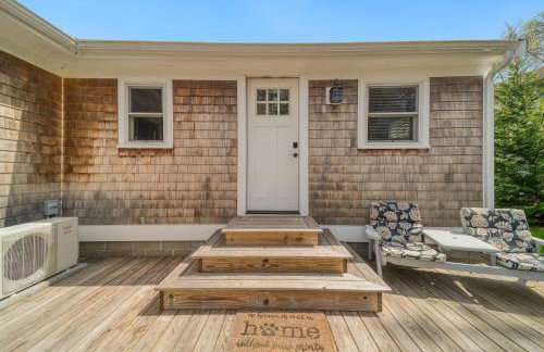 Studio with Deck by Leavetown Vacations - Foto 15