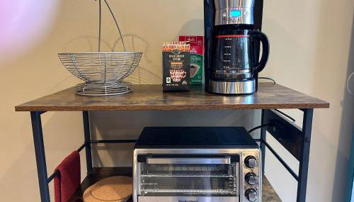 Spacious, one-level condo adjacent to Jackson Park - Photo 3, toaster