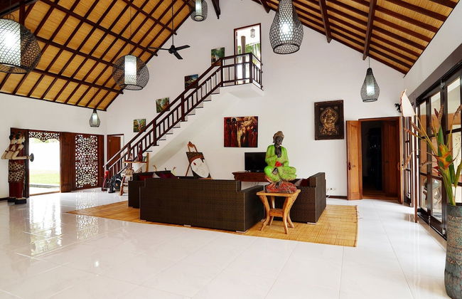 Villa Candi Kecil Tujuh by Villa Finder - Foto 2