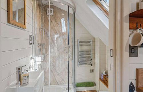 Willow Stylish pod with peaceful rural views - Photo 5