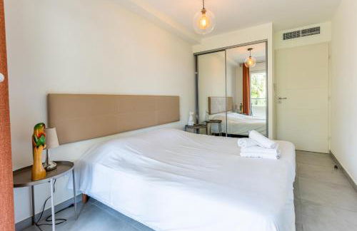 Appartement climatisé les pieds dans l'eau pour 6 personnes avec 1 suite parentale, 1 chambre double et 1 mini chambre Piscine sur le toit clim garage - Foto 28