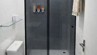 Apartamento Climatizado e Charmoso com Cantinho do Café e Piscina em Condomínio - Foto 5, towels, Shower