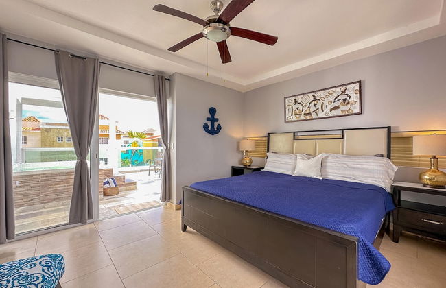 Incredible 3 BR Penthouse w BBQ Jacuzzi - Photo 71