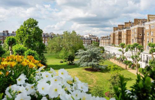 Veeve - Garden Square Serenity - Photo 15