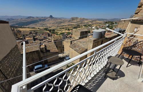 Modern Hillside Retreat with Panoramic Views - Foto 29