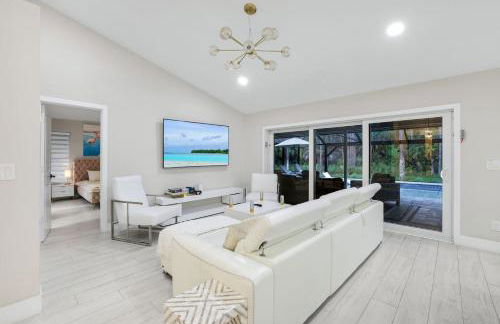 Lux Fam Private Resort Pool Spa, 2 Private Pickleball Courts, Basketball, Ping Pong Table, Mini Golf, Close To Beach & Dining Home Sleeps 8 - Photo 35