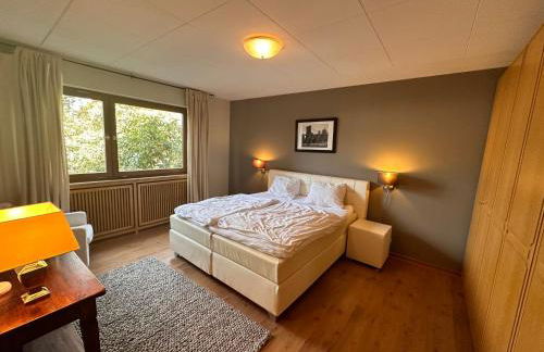 Private Spacious Villa near Winterberg and Willingen 14 Guests HUGE GARDEN Free Parking for Multiple Cars - Foto 3