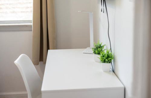 Welcoming Apartment - 10 min Light Rail Access - Foto 17