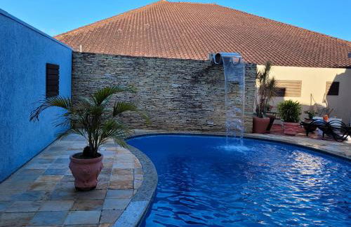 Casa espaçosa com linda piscina - Foto 3