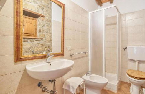 8 Bedroom Awesome Home In Arezzo - Foto 37