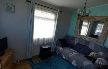 3 Bed Chalet - Sleeps 6 - Parking - Garden - Wifi - Foto 5