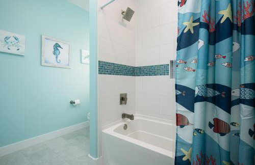 Luxury Beachfront l Sleeps 20, Hot Tub, Pool & Game Room Fun! - Foto 80