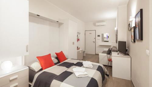 Metro Apartment - Photo 3