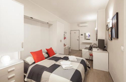 Metro Apartment - Photo 3