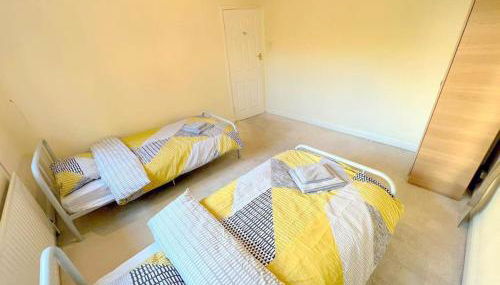 2-bed Flat - Wallington - 6min walk to station - Foto 3, wardrobe