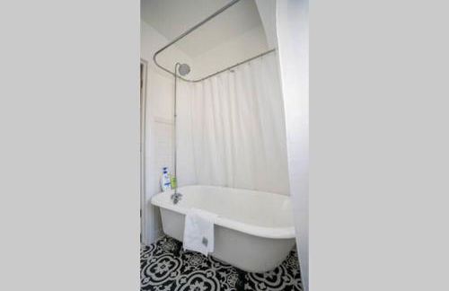 NEW 4BR in AC Quiet Island Central Location - Foto 13