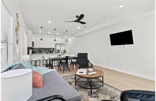 Brand New! Relax at 3br/2ba Apt. Near City Center - Foto 5