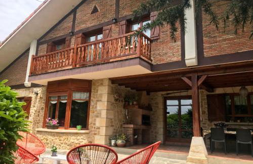 Caserio Arrigorri excelente ubicación jardín con BBQ perfecto para grupos - Foto 1