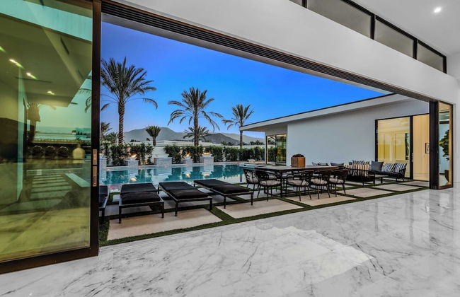 Sleeps 17 Pool & Pickleball Sun-kissed Desert Escape Bravo Villa #1 by Avantstay - Foto 49