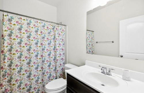 Tropical Desert Oasis Phoenix 5BR 3Bath with Outdoor Tiki Bar & BBQ - Photo 22