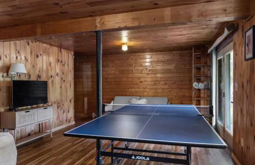 Cozy Athens Cabin on the Lake with Hot Tub & Backyard - Foto 17