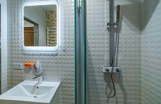 Luxurious Amber Villa With Private Pool and Garden Views - Photo 26