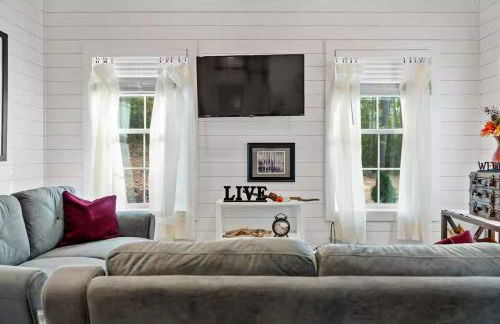 Cozy Family Luray Cabin w Fire Pit Grill WiFi & More - Photo 6