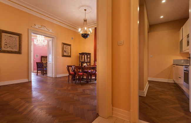 Filip Palace Luxurious Apartment - Photo 25