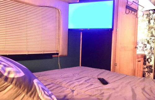 Stay Like a Rock Star Tour Bus in Durham NC - Foto 15