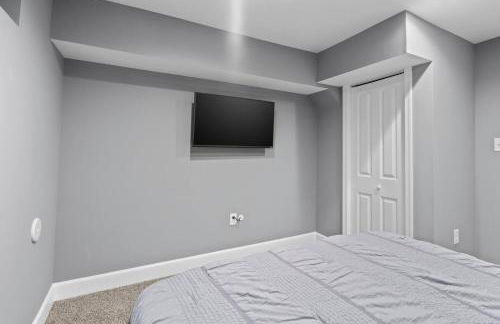 Charming Home Parking, Sleeps 10, WFH Space - Foto 18