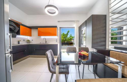 Nostra Terra Villa, 2-acre Secluded Nature Escape with Heated Pool, By ThinkVilla - Foto 40