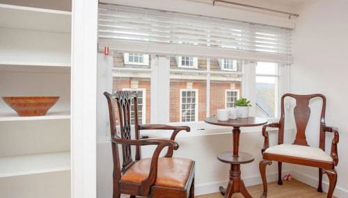 1 Perfectly located stylish, comfortable apartment - Photo 2