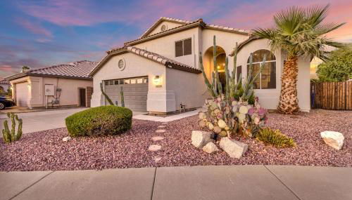 Sparkling Saltwater Pool - Spa - Firepit - WiFi - 4BR 3BA - Near Top Golf Courses - Foto 3