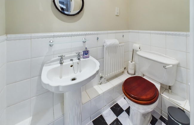 The Fosse Way Cottage - Breathtaking 5bdr Cottage With Parking Garden - Photo 23