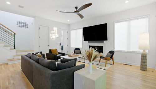 4BR Urban Oasis with Rooftop and Jacuzzi - Foto 3