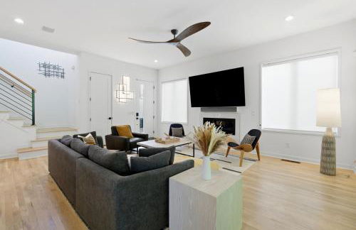 4BR Urban Oasis with Rooftop and Jacuzzi - Foto 3