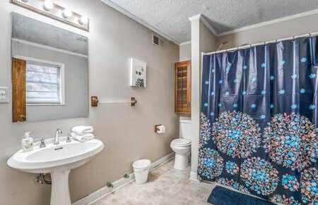 Minutes from the Airport - Wonderful Warrington - Photo 47