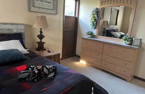 WOW!! Ultimate Pocono Retreat, Hot Tub, Game Room, Deck, Lakes, Skiing, Pools - Foto 17