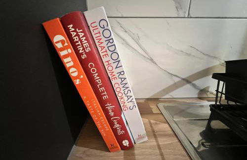 Old Betting Shop for 3 & Furry Friend - Photo 53