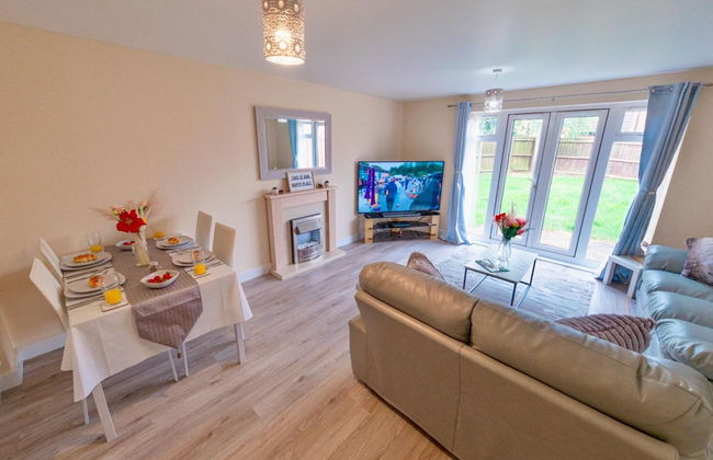 Cosy Home-sleeps 5- Private Garden- Free Parking - Foto 1