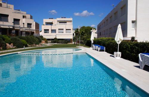 AT014 A pocos metros de la playa, equipamiento completo, piscina comunitaria - Foto 3