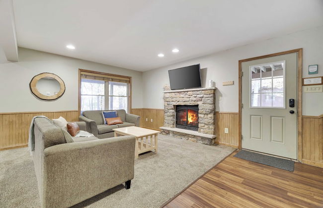 Woodland Oasis by Avantstay Hot Tub, Firepit, Walk to Lake - Photo 11