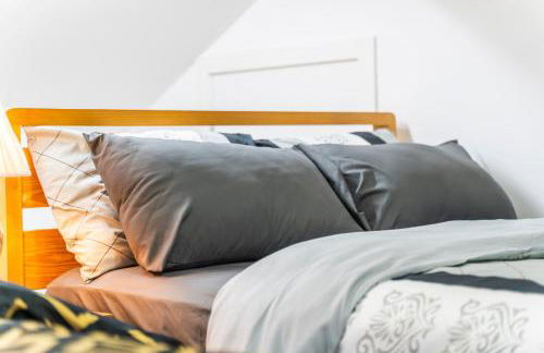 Exquisite 2-Bedroom Penthouse-Sleeps 7-Free Parking with Workspace & High-Speed WiFi - Foto 18