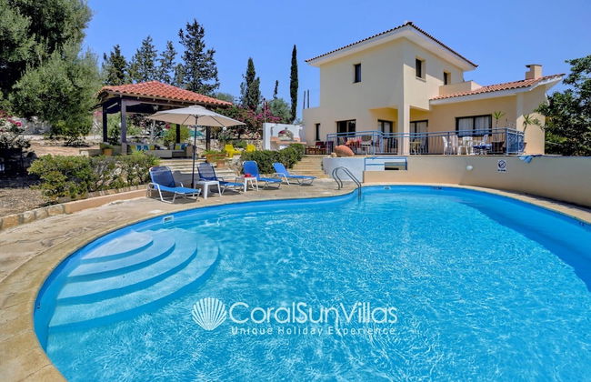 Large Pool & Garden, Billiard, Peaceful Area, Near to the Sea, Coral Bay Paphos - Foto 32