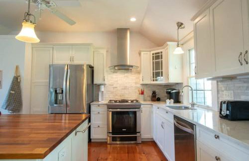 Roof Deck, Walk to Forest Beach, Fire Pit! - Foto 9