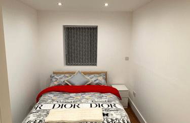 Lovely Hillingdon Family Holiday Home - 6 bedrooms - Foto 25