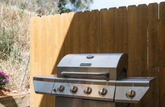 Quiet Creekside Walk to Downtown - Foto 23