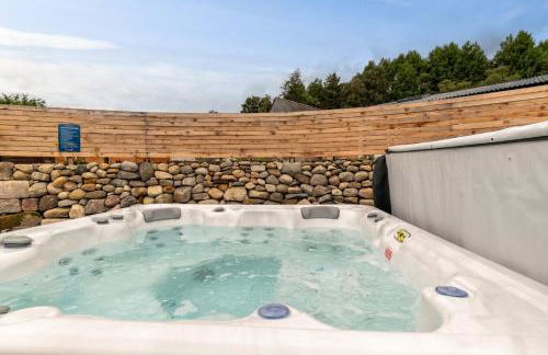 Ailsa- Enchanting Tiny House with wood burner and hot tub in Cairngorms - Foto 15