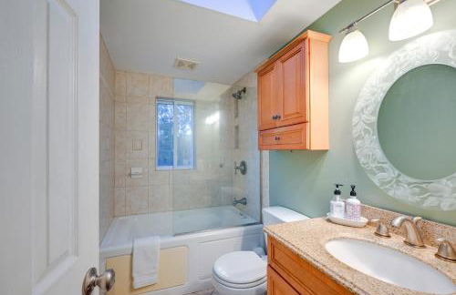 Cozy Dix Hills Apt with Deck about 7 Mi to Beach! - Photo 16